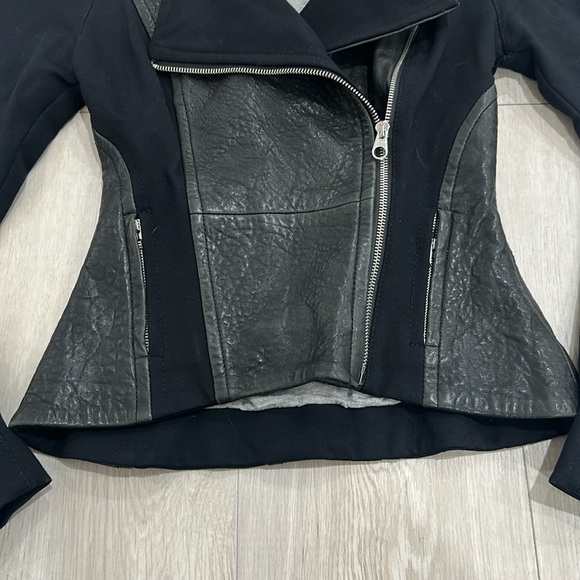 TED BAKER leather jacket. Size 0 UK. - Picture 4 of 5